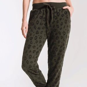 Z SUPPLY FLOCKED ANIMAL JOGGERS